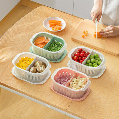 Fridge Food Storage Container- Reusable Fresh-keeping Organizer with 2 Detachable Small Strainers