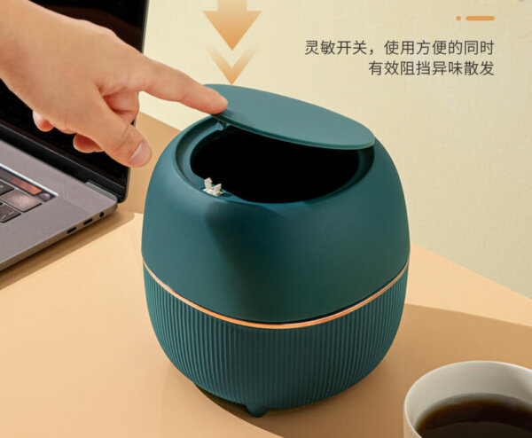 Mini Desktop Trash Can with Lid