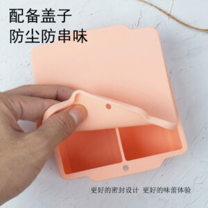 Silicone ice cube mold with lid