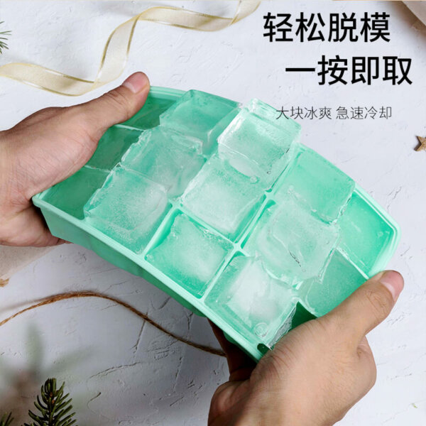 Silicone ice cube mold with lid 4